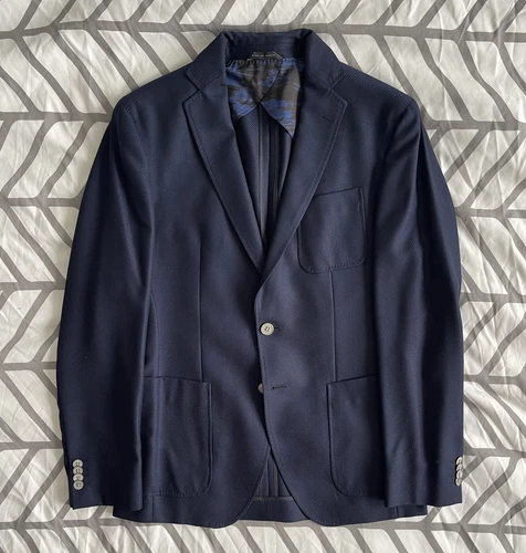 Hugo Boss Men’s Blazer Navy W/ Camo Inside Sz 38R 100 % Authenti