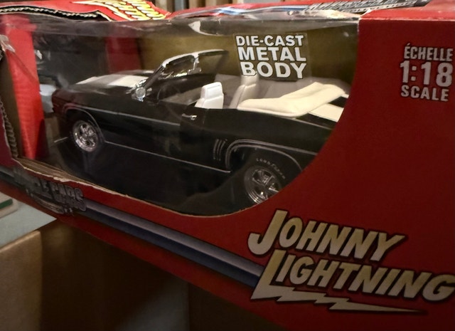 Muscle Cars Johnny Lightning Camaro RS/SS 1:18 - photo 2