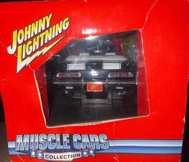 Muscle Cars Johnny Lightning Camaro RS/SS 1:18 - photo 4
