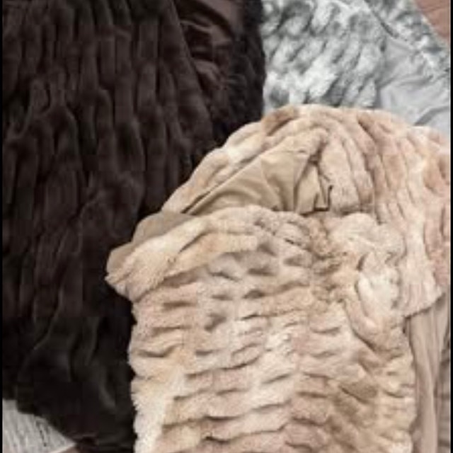 THROW BLANKETS
