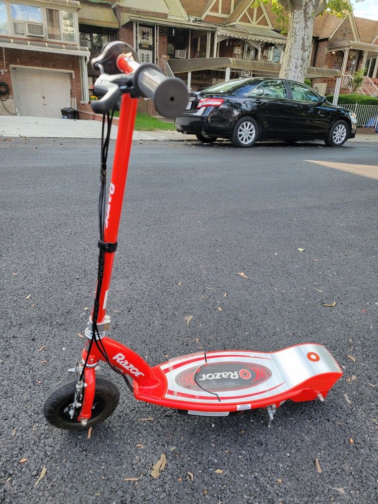 ❤️  Razor E100 Kids Electric Scooter - Red