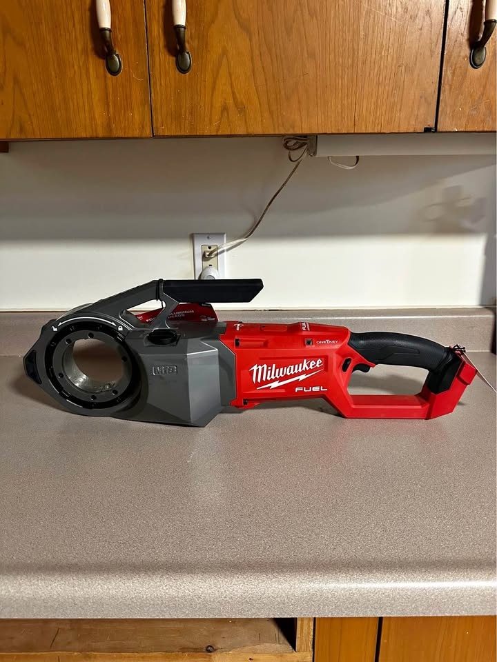 Milwaukee 18V One-Key Cordless Pipe Threader