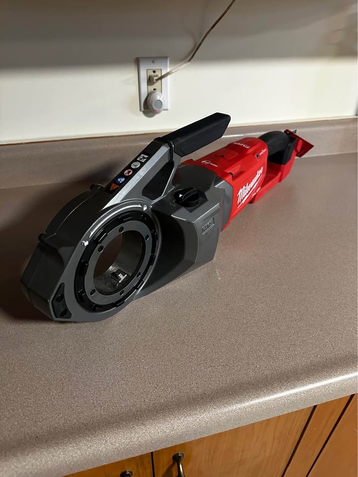 Milwaukee 18V One-Key Cordless Pipe Threader - photo 3