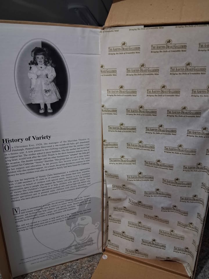 Collectable ASHTON-DRAKE Porcelain Dolls - photo 4
