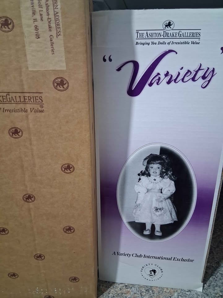 Collectable ASHTON-DRAKE Porcelain Dolls - photo 5