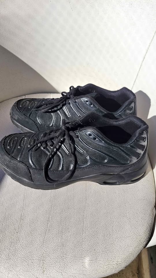 DYKHMILY Black Safety Shoes Men's US 9