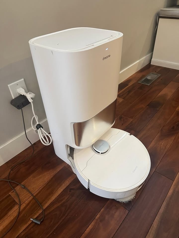 2x Dreame L10s Ultra Robot Vacuums - Like New ($250 each) - photo 3