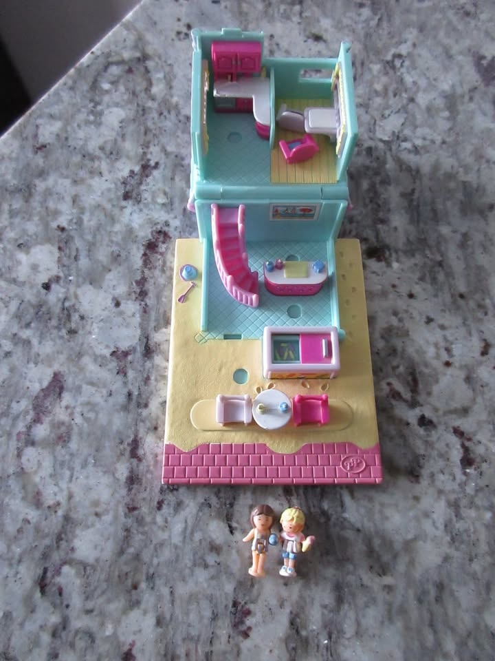 Vintage Pollyville Polly Pocket Playsets - photo 3