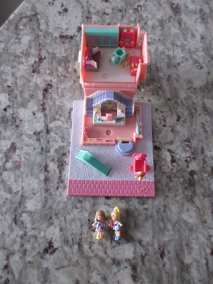 Vintage Pollyville Polly Pocket Playsets - photo 4