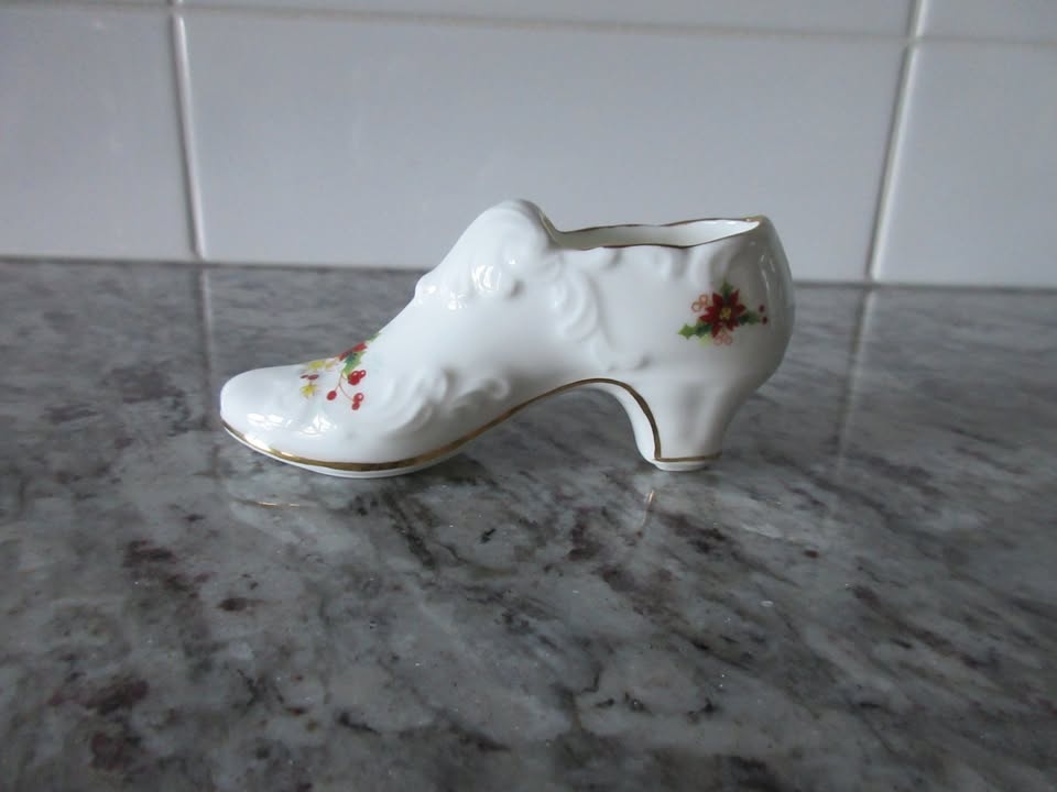 Royal Albert "Poinsettia" Shoe - photo 2