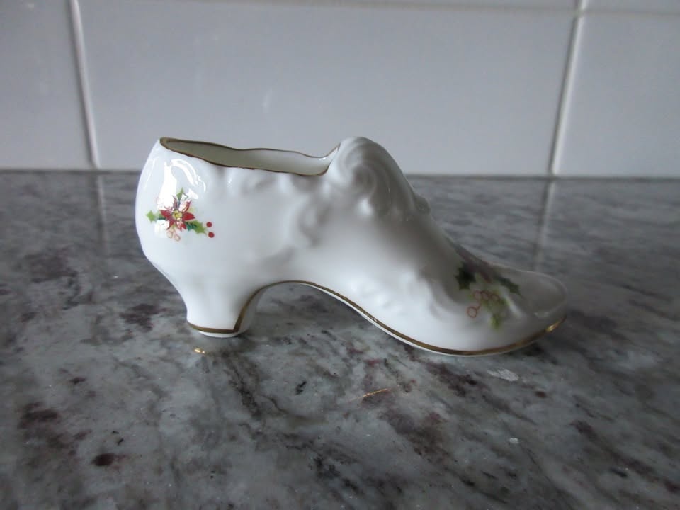 Royal Albert "Poinsettia" Shoe - photo 4