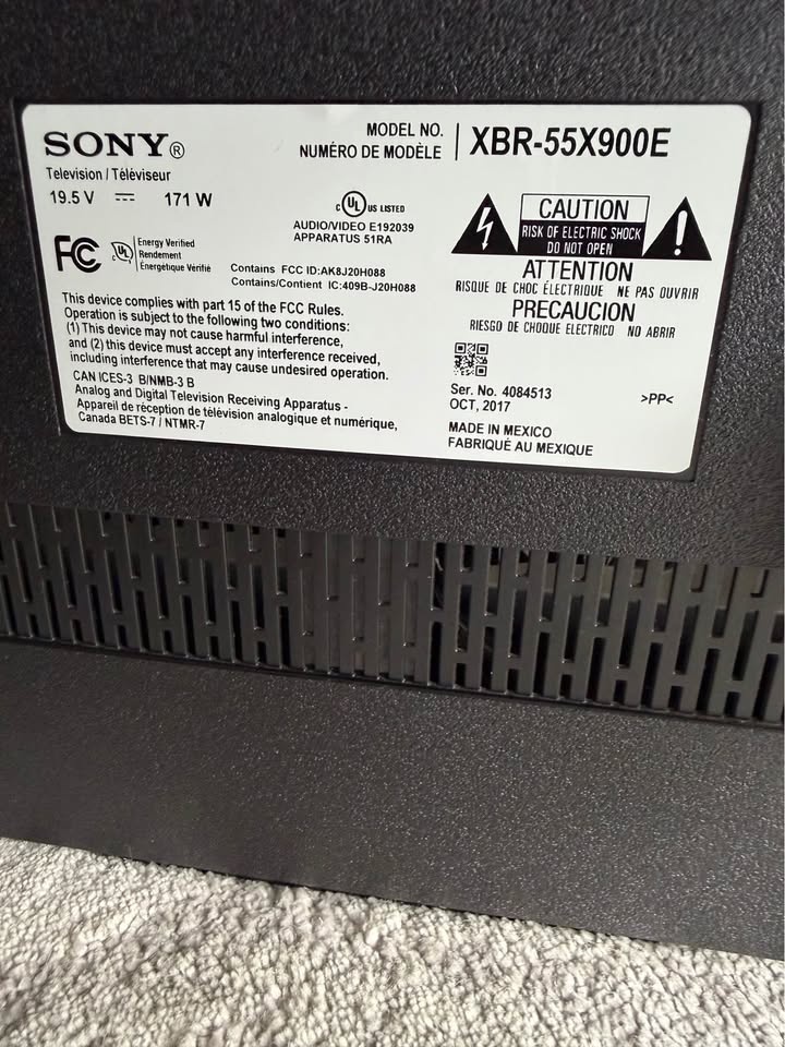 Sony 55" 4K HDR TV (XBR-55X900E) + Wall Mount - photo 2