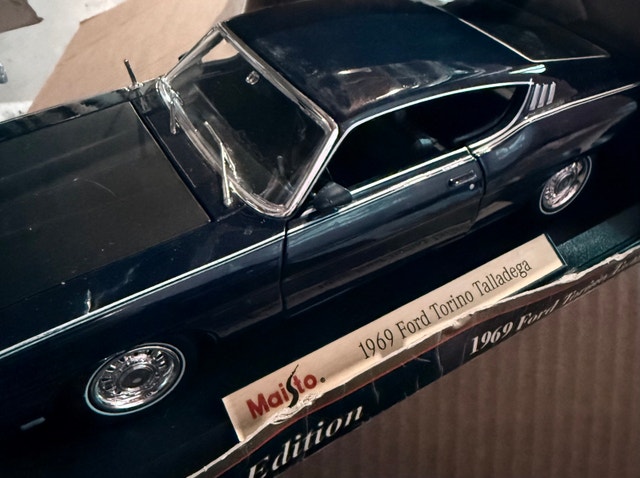 Maisto 1:18 Scale 1969 Ford Torino Talladega - photo 2