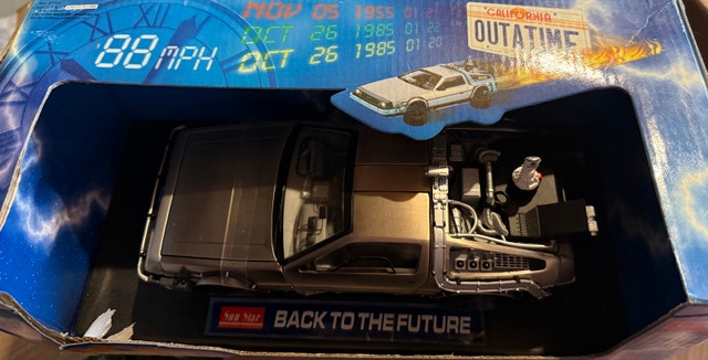 Sun Star 1:18 Scale Back To The Future Time Machine - photo 3
