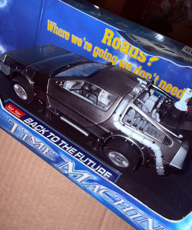 Sun Star 1:18 Scale Back To The Future Time Machine - photo 4