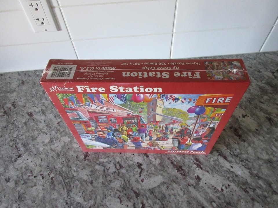 New Vermont Fire Station 550 Piece Puzzle - photo 5