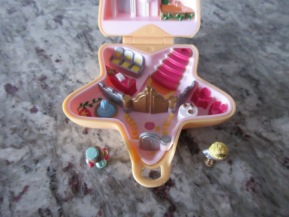 1992 Polly Pocket "Hollywood Hotel" Playset - photo 3