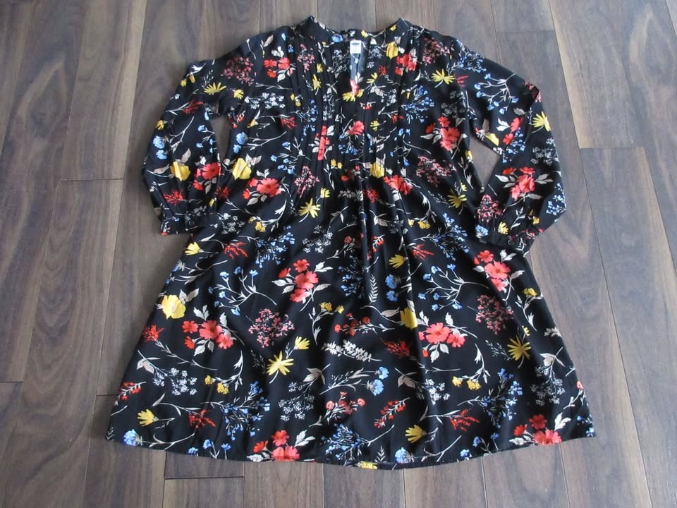 Ladies Size Small Outfit - photo 2