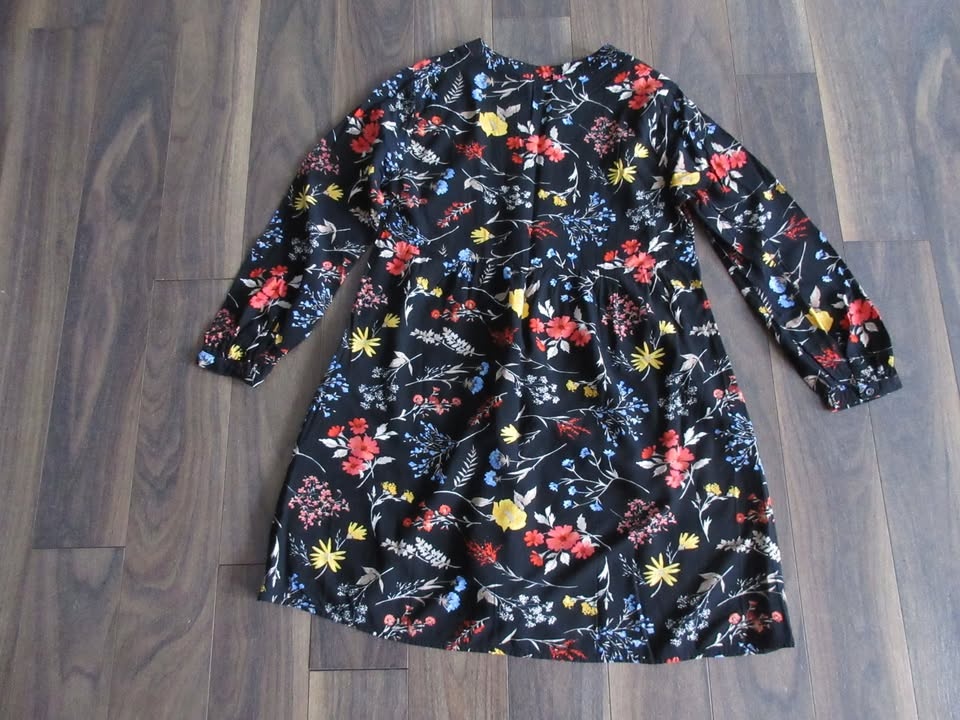 Ladies Size Small Outfit - photo 5
