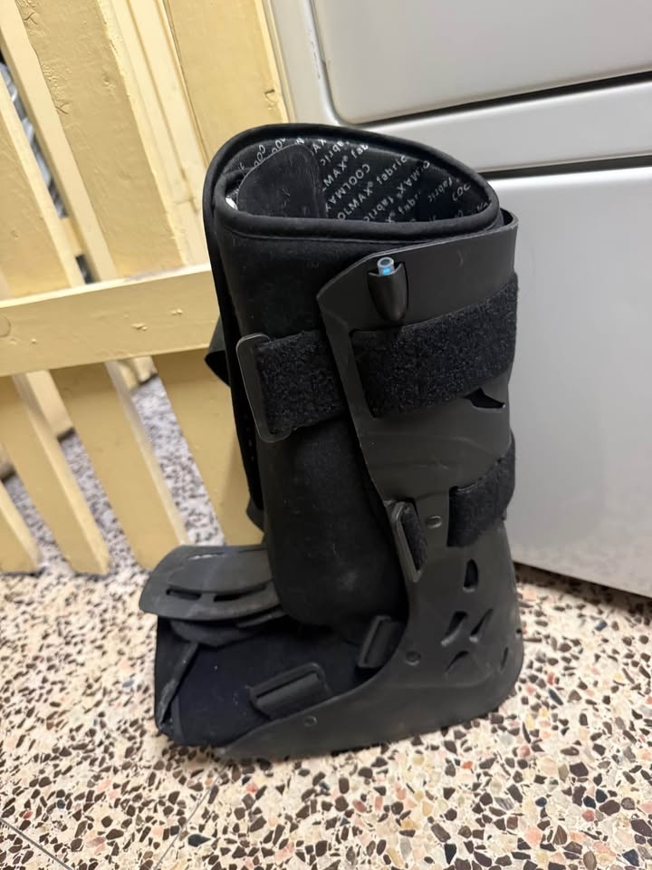 Fracture Foot Boot with Winter Cover - photo 2