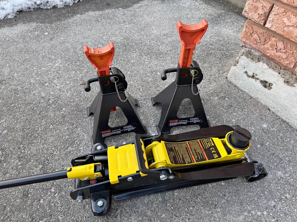 VEVOR 2.5 Ton Floor Jack and Jack Stands