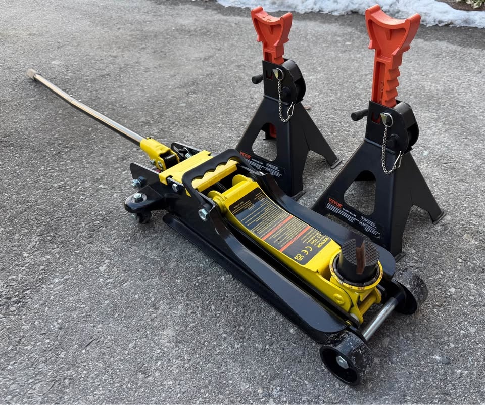 VEVOR 2.5 Ton Floor Jack and Jack Stands - photo 2