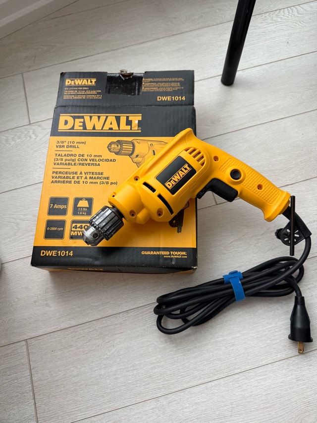 Dewalt DWE1014 variable speed 7 Amp and bits