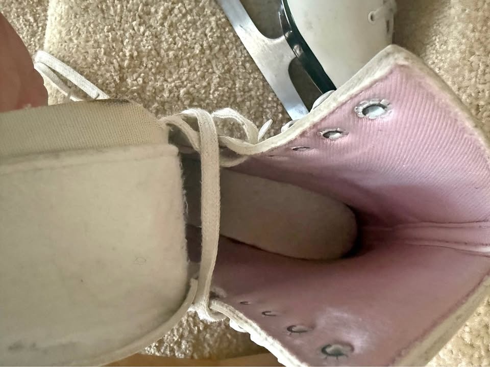 Skates size 7