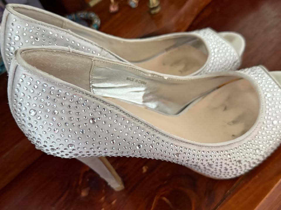 High heel sparkling shoes narrow foot, size 6.5 - photo 2