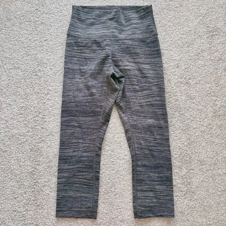 LULULEMON women’s size 6 capri leggings lots image indicator(5)
