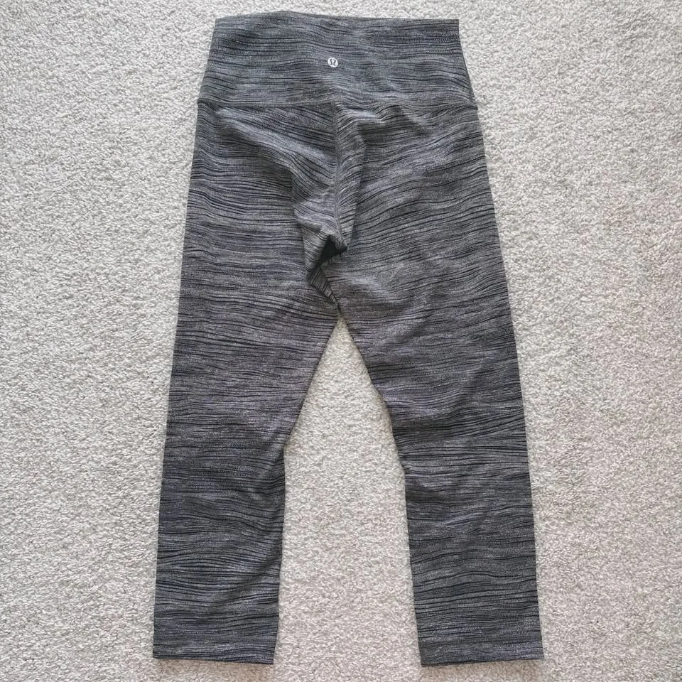LULULEMON women’s size 6 capri leggings lots image indicator(6)
