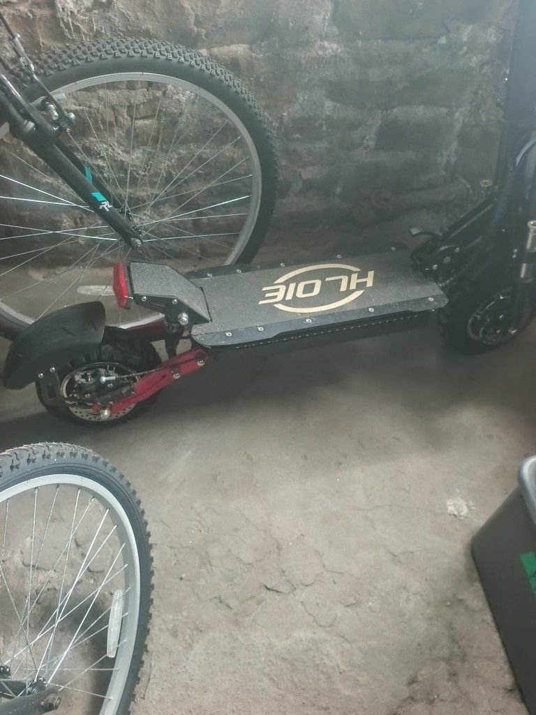 Practically New Electric Scooter - 50 MPH, 77 Miles - photo 3