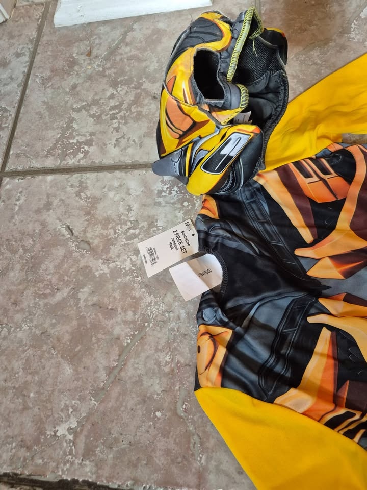 Transformers Bumblebee Costume - Brand New (Size Small 6) - photo 3