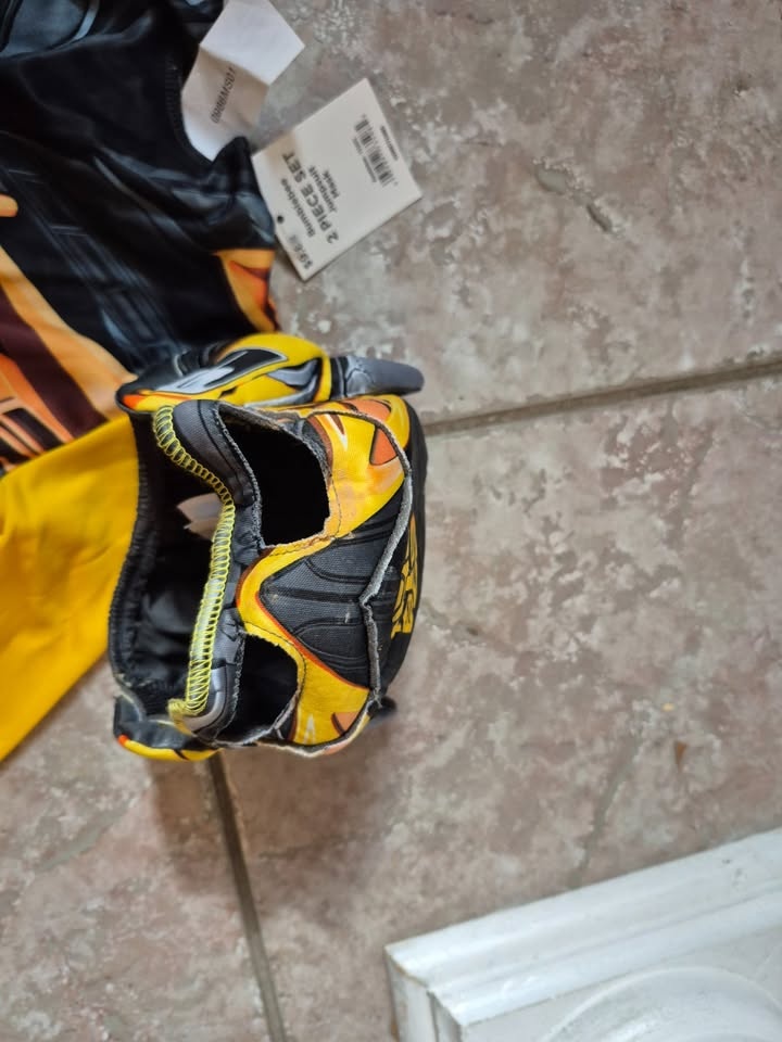 Transformers Bumblebee Costume - Brand New (Size Small 6) - photo 4