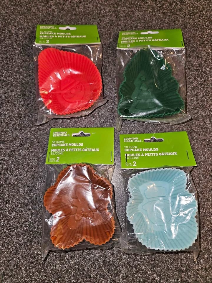 Christmas cupcake molds - brand new