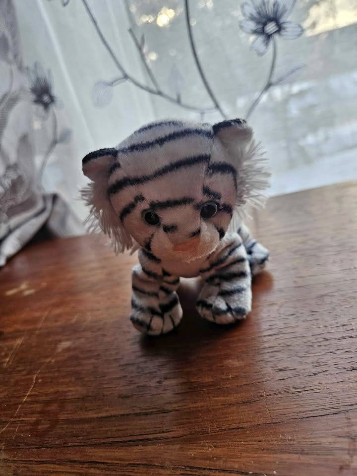 Vintage Ty Beanie Baby Teegra White Tiger Plush