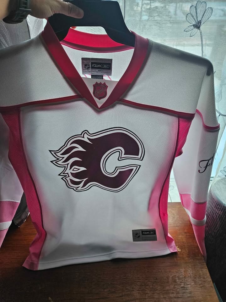 Reebok NHL Calgary Flames Pink Jersey Youth M - photo 3