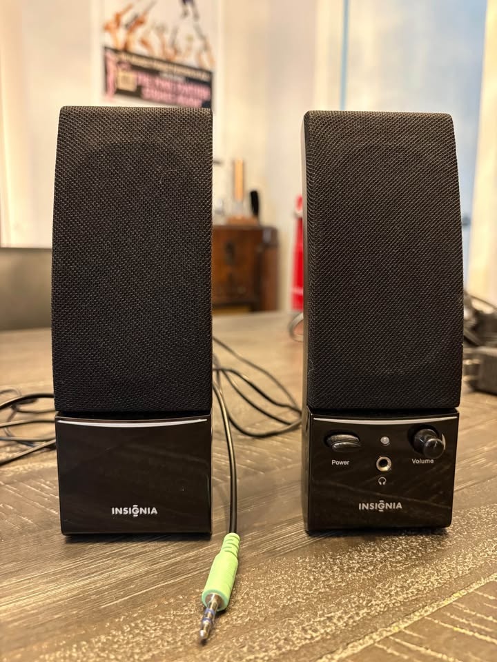Insignia Speakers - photo 2