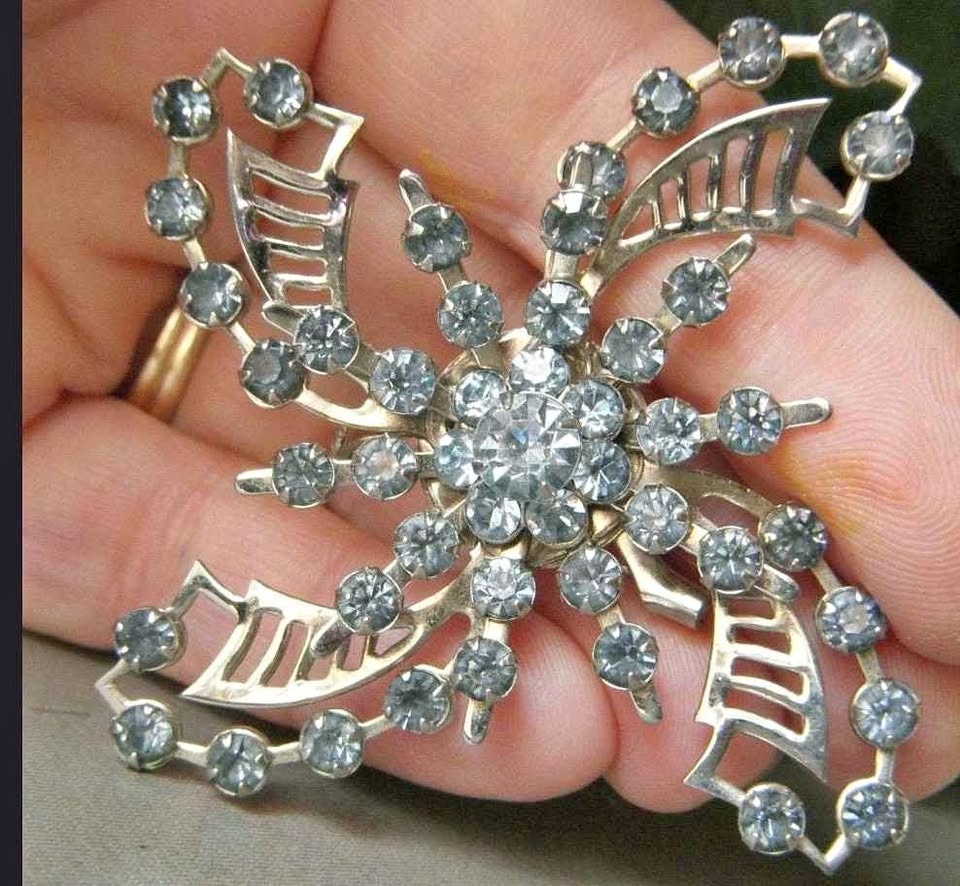 Vintage 60s Rhinestone Floral Pinwheel Brooch