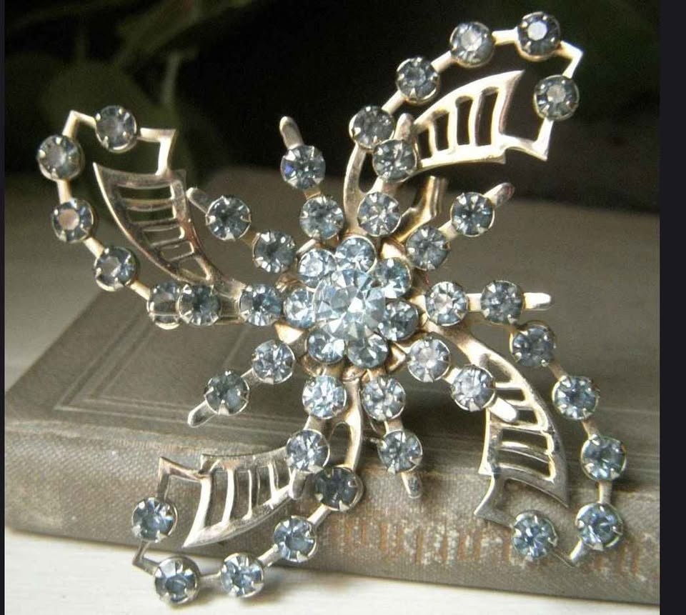 Vintage 60s Rhinestone Floral Pinwheel Brooch - photo 3