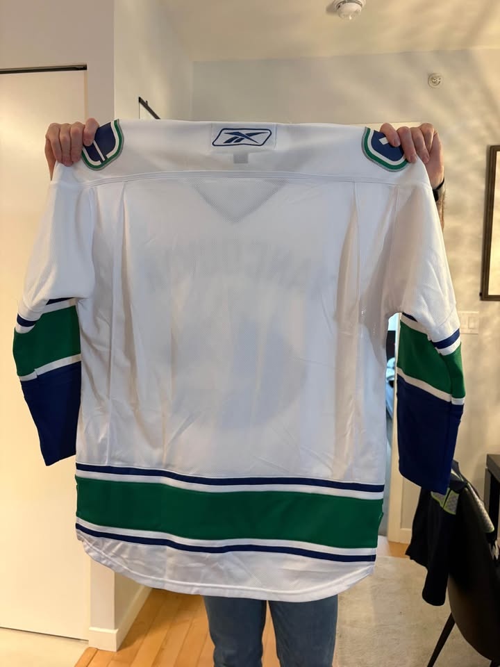 Canucks Jersey - photo 2