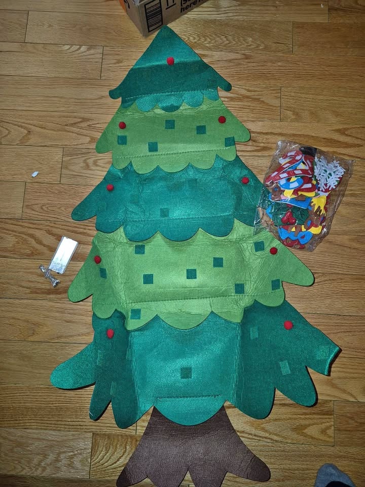 Childrens Felt Christmas Tree with Detachable Ornaments - brand