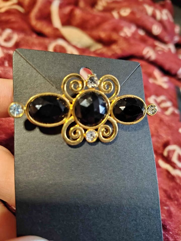 Vintage Victorian Gold Pin Brooch Black Stones