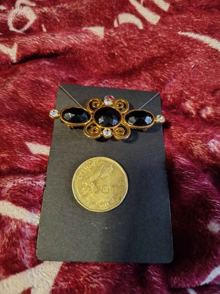 Vintage Victorian Gold Pin Brooch Black Stones - photo 4