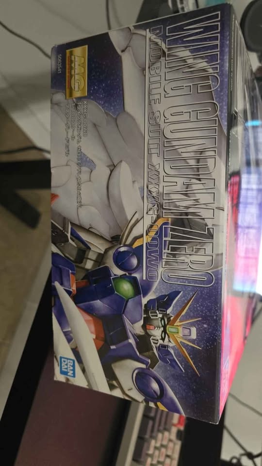 Bandai Hobby Wing Gundam Zero EW 1/100 MG - photo 4