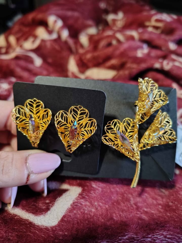 Vintage-Style Gold-Tone Filigree Leaf Pieces by Lisner - photo 3