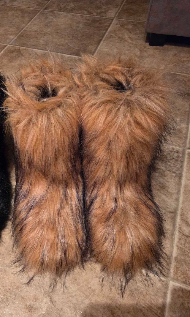 Women's Fur Boots Size 8
