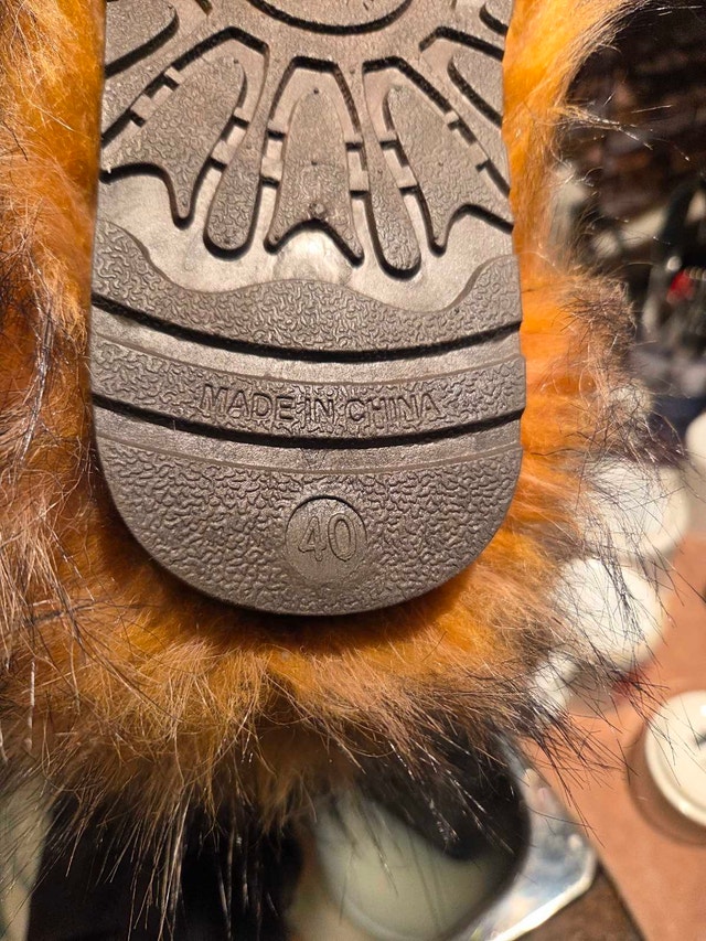 Women's Fur Boots Size 8 - photo 2