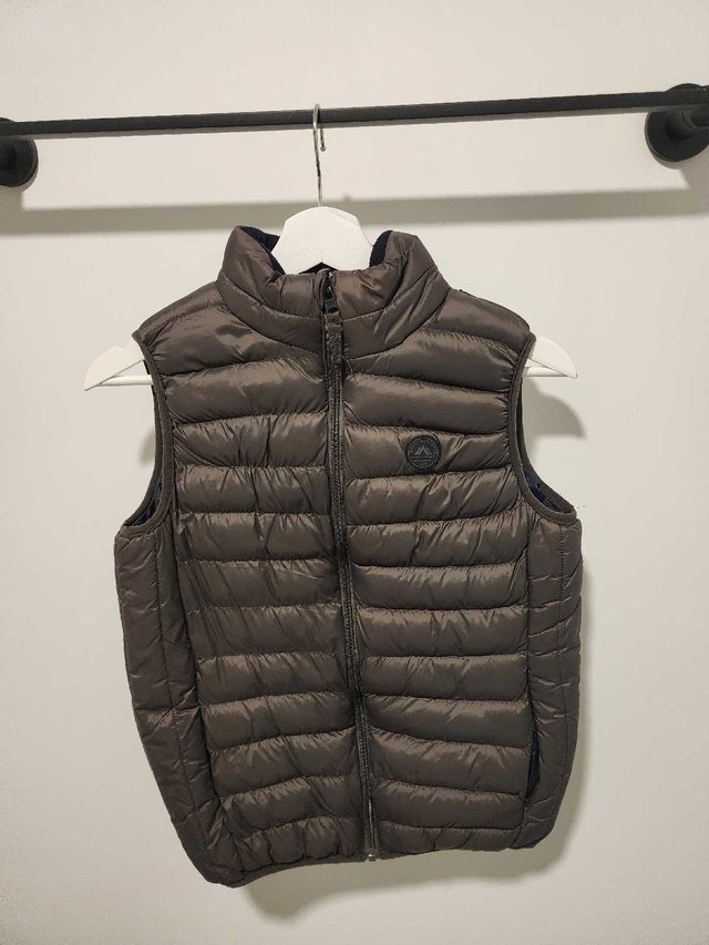 Ages 11/12 vest in excellent condition