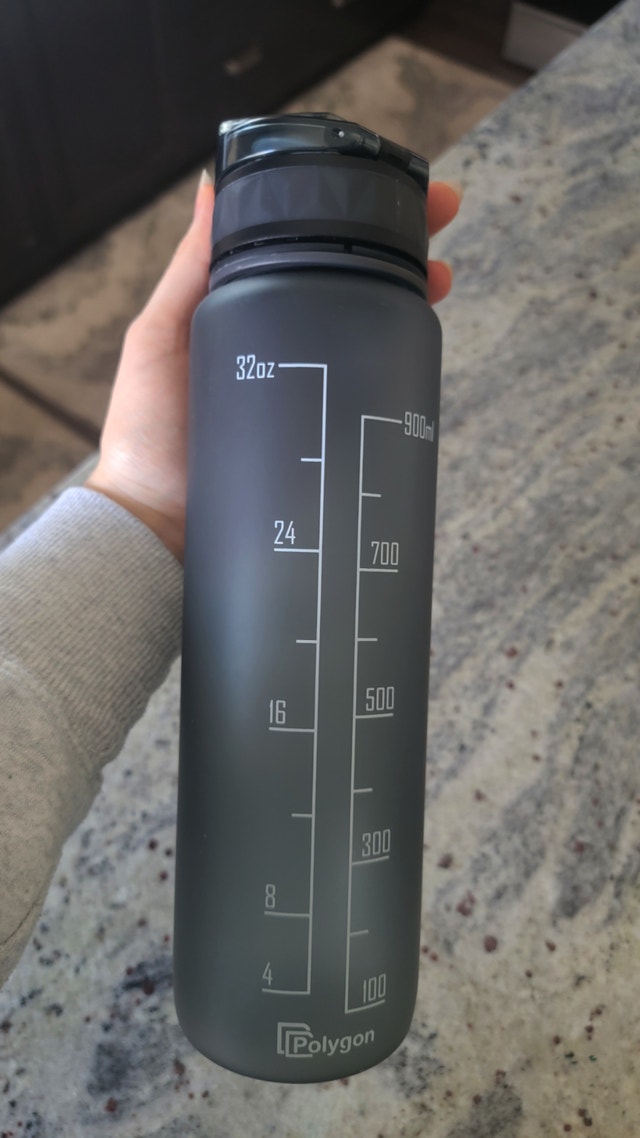 Excellent condition water bottle 32oz with extra leak proof hold - photo 2